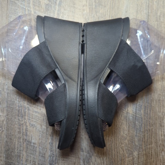 Crocs Leigh II Women's Black 2 Strap Wedge Sandal Women's Size 7 Dual Comfort - Picture 10 of 13